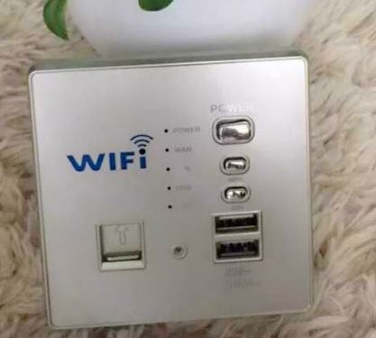 ตัวกระจาย wifi ติดผนังสวยหรู มีช่อง usb,lan ของใหม่100%  เหลือ3 ตัว